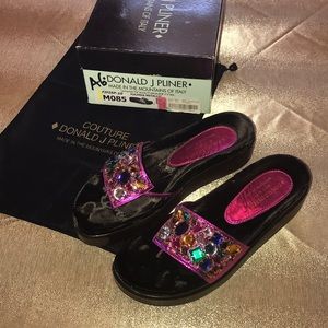 Donald J Pliner Fushia Metallic Sandals